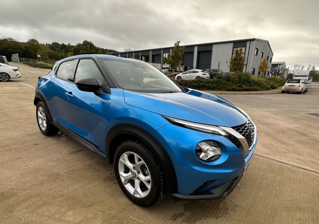 Compare Nissan Juke 1.0 Dig-t N-connecta  Blue