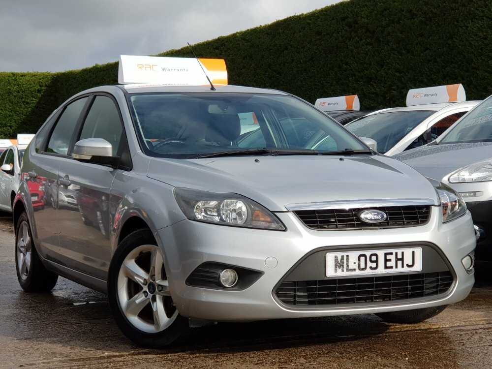 Compare Ford Focus 1.6 Zetec 5-Dr Locally Owned ML09EHJ Silver