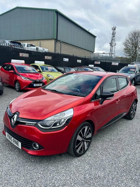 Compare Renault Clio 0.9 Dynamique S Medianav YN15RNE Red