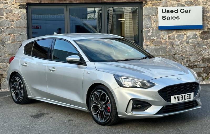 Compare Ford Focus Hatchback YN19OEO Silver