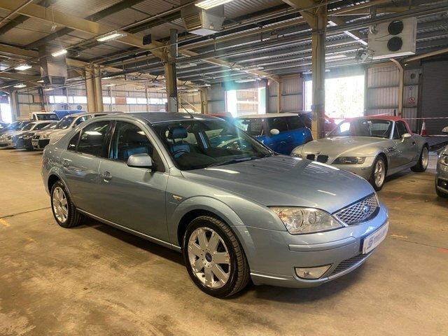 Compare Ford Mondeo Hatchback KF07BSV Blue