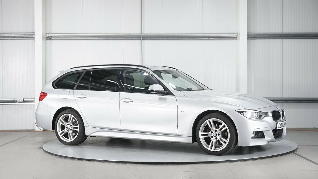 Compare BMW 3 Series 320I Xdrive M Sport Step LD19WHV Silver
