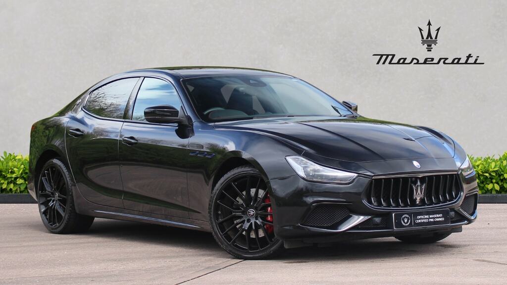 Compare Maserati Ghibli Hybrid Sportivo X BD21YBP Black