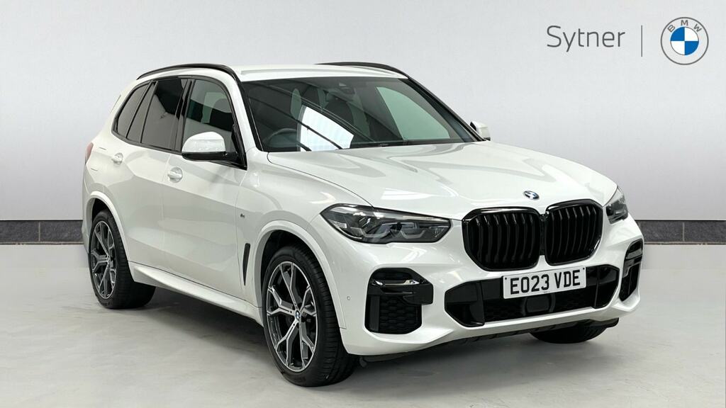 Compare BMW X5 Xdrive30d Mht M Sport Pro Pack EO23VDE White