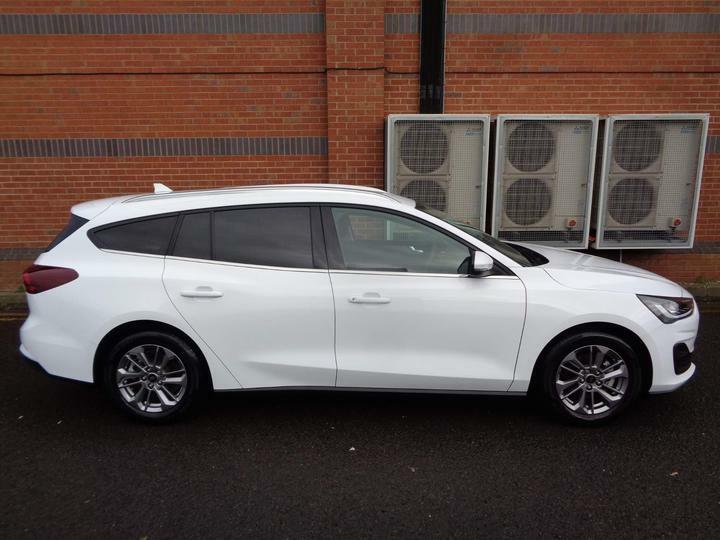 Compare Ford Focus Ford Focus 1.0T Ecoboost Titanium Style Euro 6 S FY72UBD White