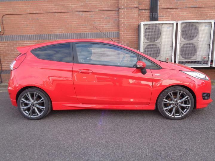 Compare Ford Fiesta Ford Fiesta 1.0T Ecoboost St-line Euro 6 Ss SP17VGM Red
