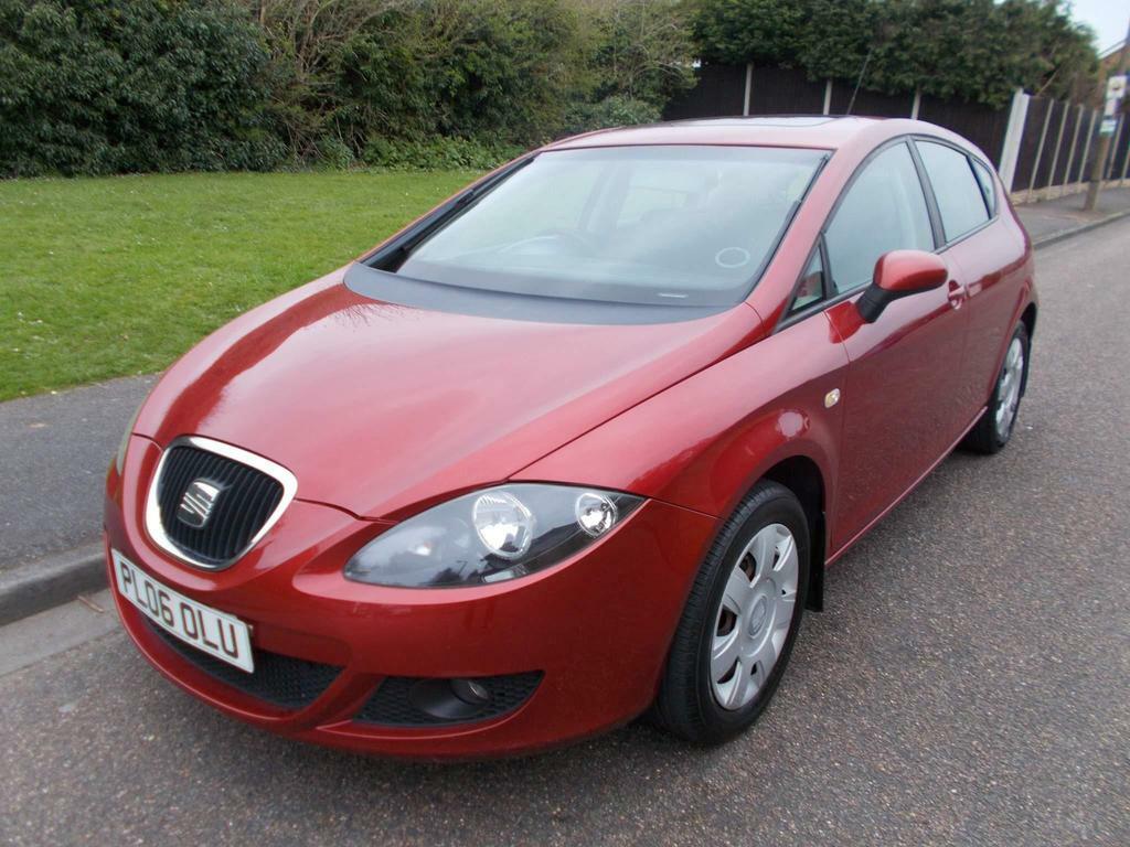Compare Seat Leon 1.6 16V Reference Euro 4 PL06OLU Red