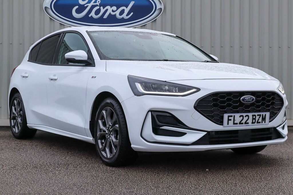 Compare Ford Focus 1.0 Ecoboost St-line FL22BZM White