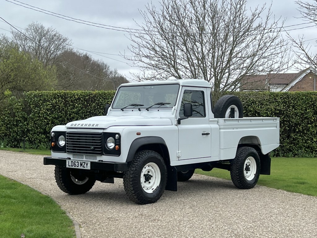 Compare Land Rover Defender 110 110 2.2 Tdci High Capacity Pick Up LD63MZY White