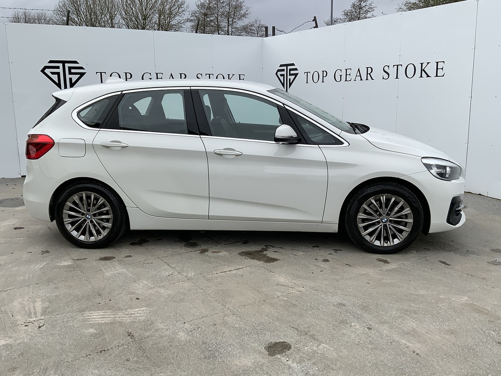 Compare BMW 2 Series Active Tourer 225Xe Luxury LM69OUL White