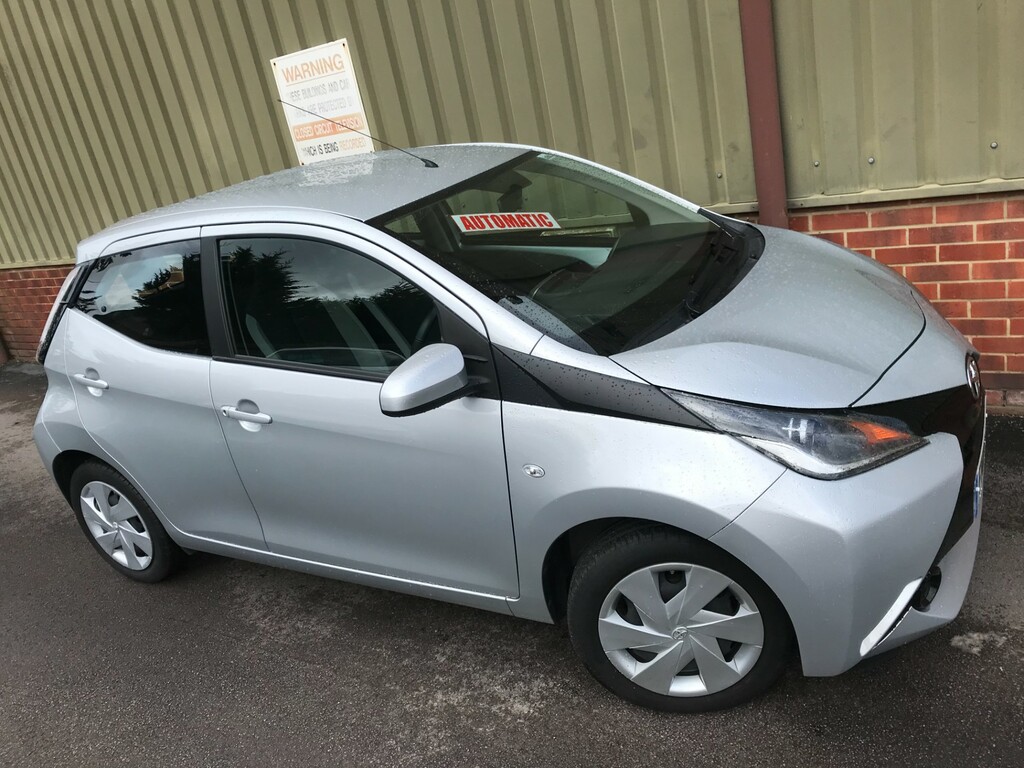 Compare Toyota Aygo Vvt-i X-play X-shift FM15OUS Silver