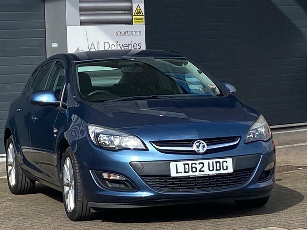 Compare Vauxhall Astra 1.4 16V Active Euro 5 LD62UDG Blue
