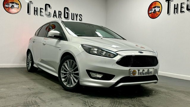 Compare Ford Focus Hatchback SE17BYO Silver