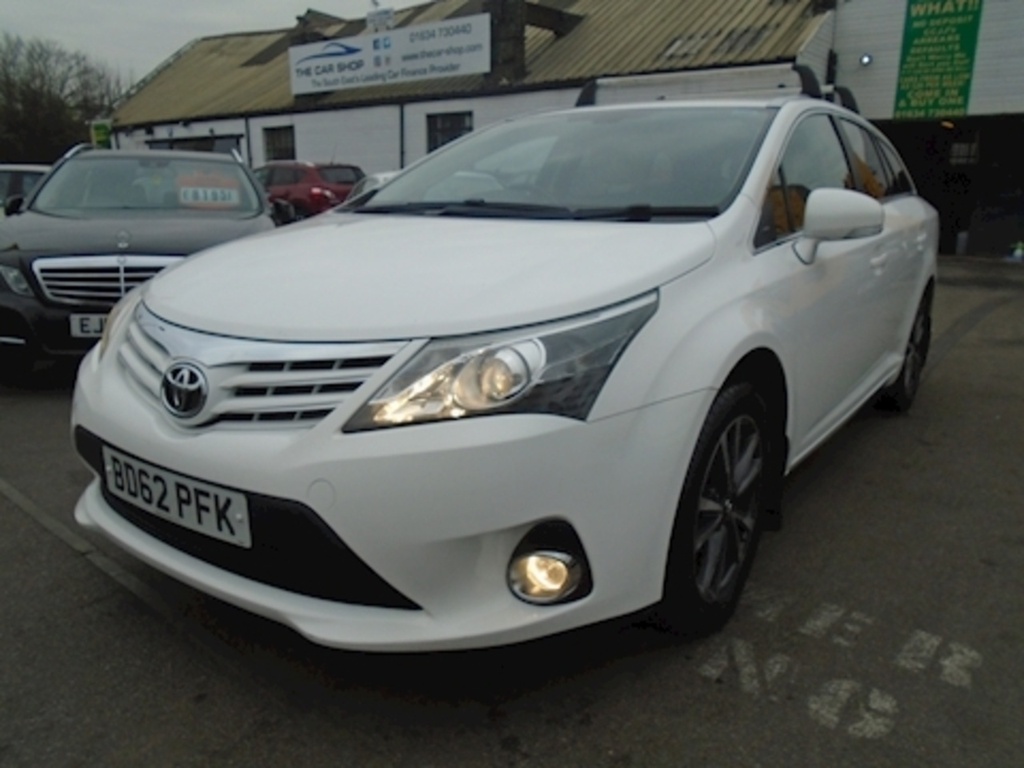 Compare Toyota Avensis D-4d Tr BD62PFK White
