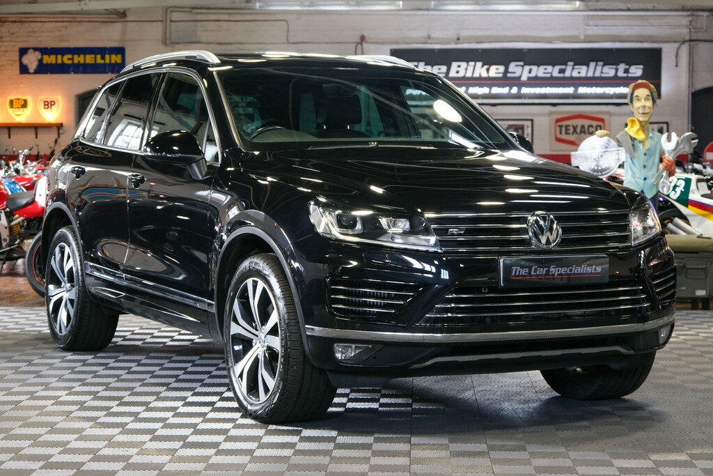 Compare Volkswagen Touareg V6 R-line Tdi Bluemotion Technology KS17ENX Black