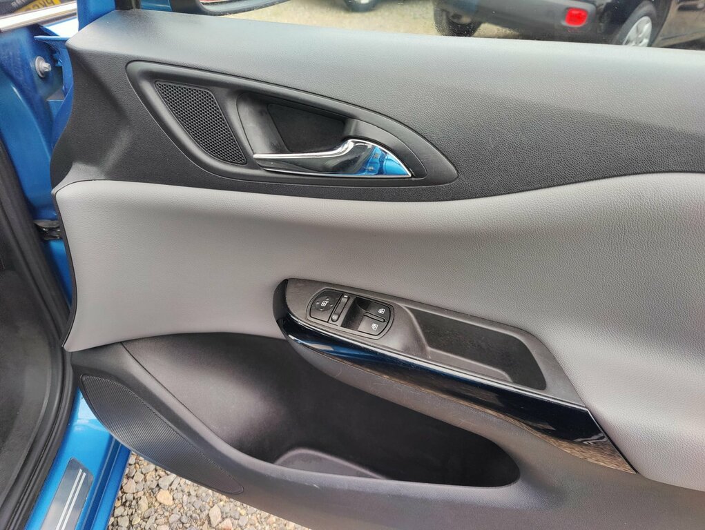 Compare Vauxhall Corsa 2016 Vauxhall Corsanbsp1.4i Se Euro 6 Au GK66VPY Blue