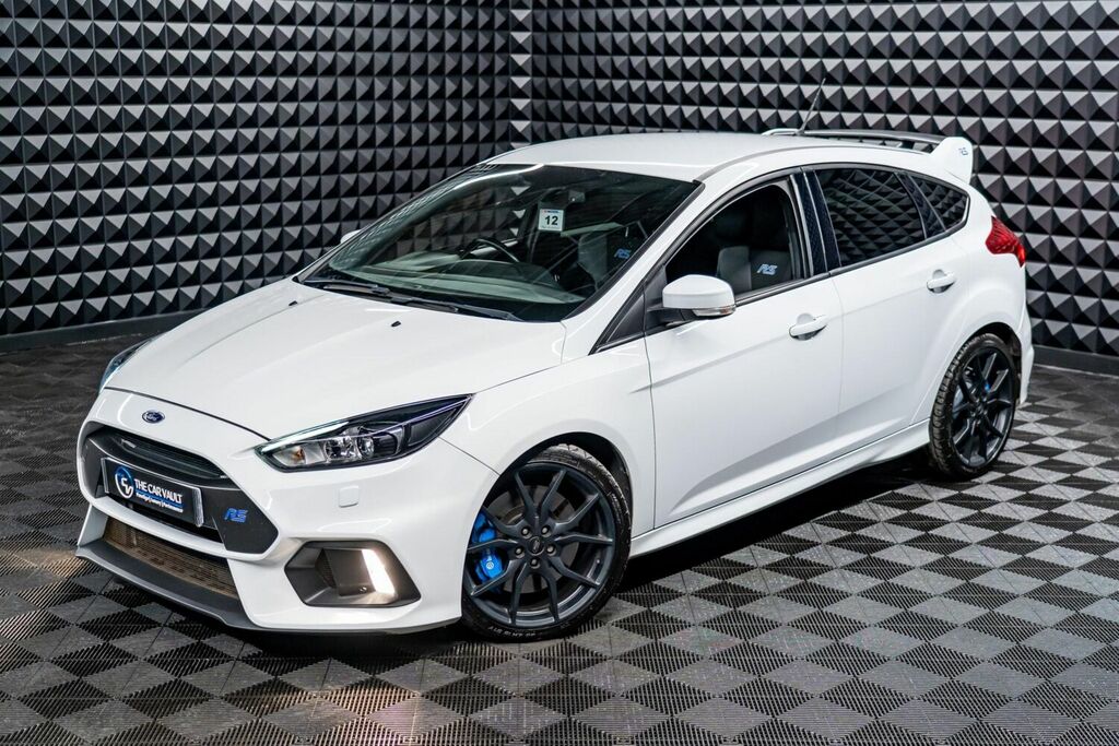 Compare Ford Focus Hatchback R5VVF White