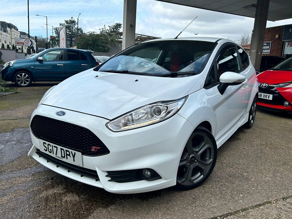 Compare Ford Fiesta 1.6T Ecoboost St-3 Euro 6 SG17DPY White