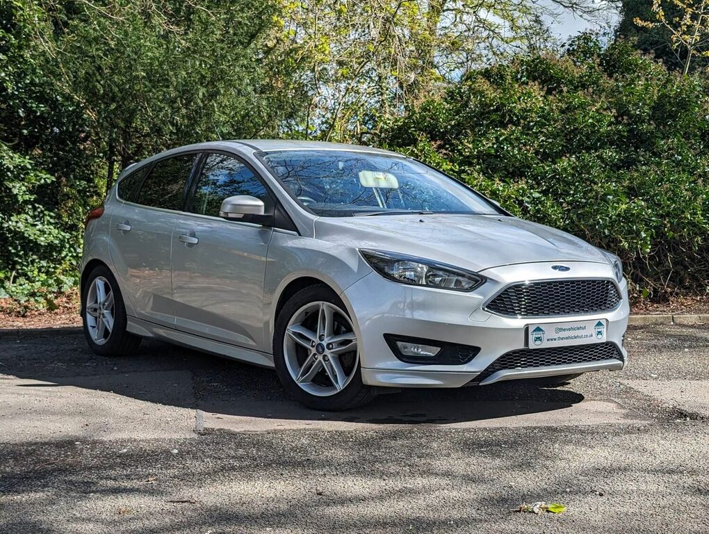 Compare Ford Focus Hatchback 1.0T Ecoboost Zetec S Euro 6 Ss SJ15OYM Silver
