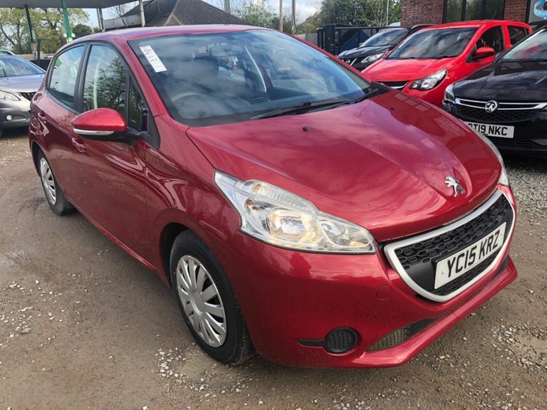 Compare Peugeot 208 1.4 Hdi Access Euro 5 YC15KRZ Red