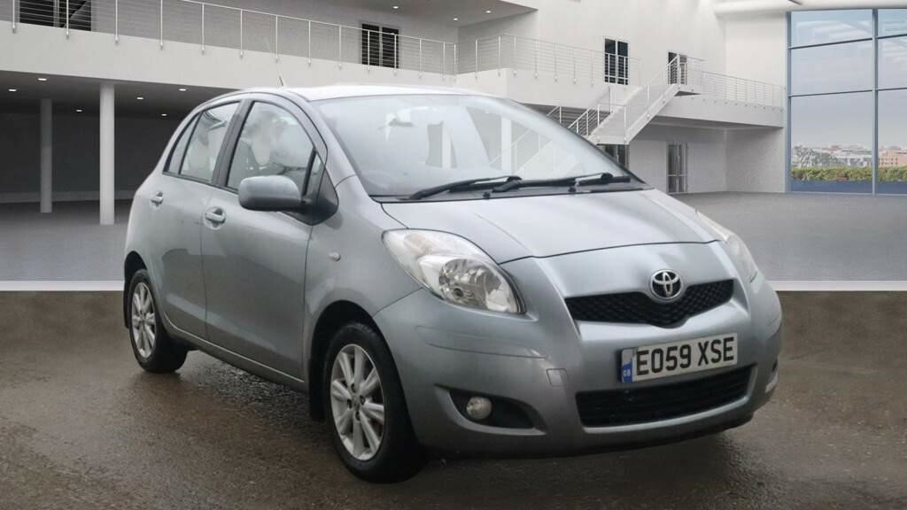 Compare Toyota Yaris 1.33 Dual Vvt-i Tr Euro 4 Ss EO59XSE Silver