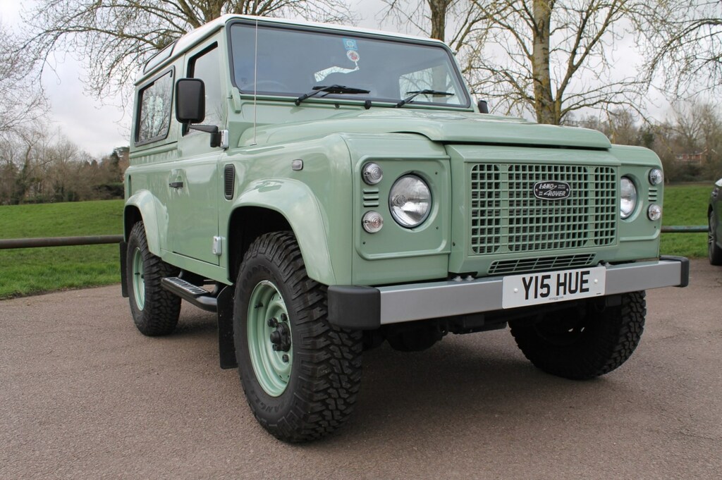 Compare Land Rover Defender Heritage Station Wagon Tdci 2.2 Y15HUE Green