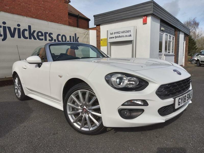 Compare Fiat 124 Spider Spider Multiair Lusso GY18SNJ White