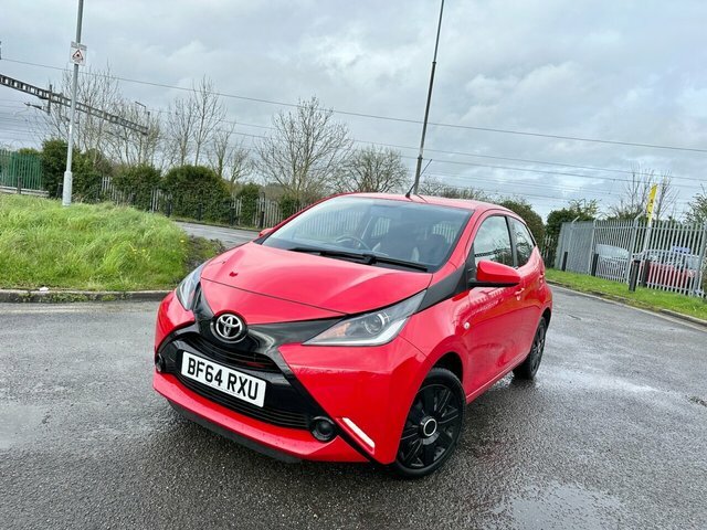 Compare Toyota Aygo 1.0 Vvt-i X-play 69 Bhp BF64RXU Red