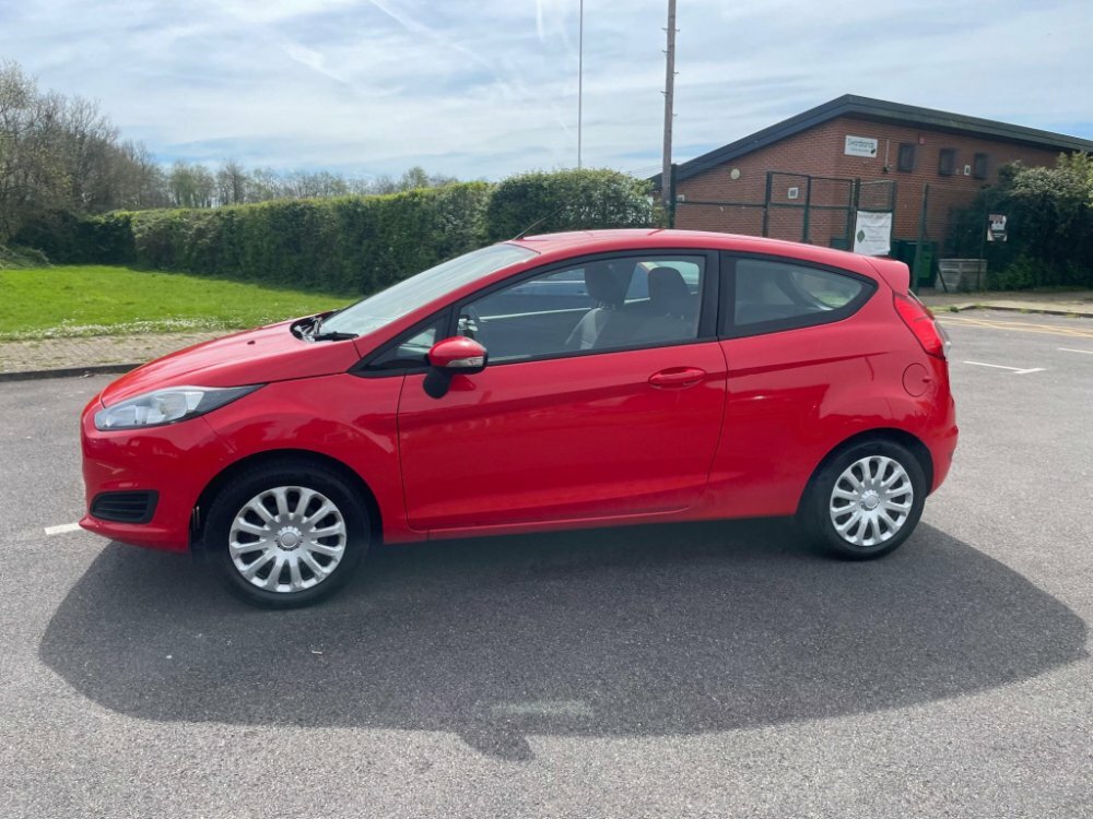 Compare Ford Fiesta 1.25 Style Euro 5 RX14VDP Red