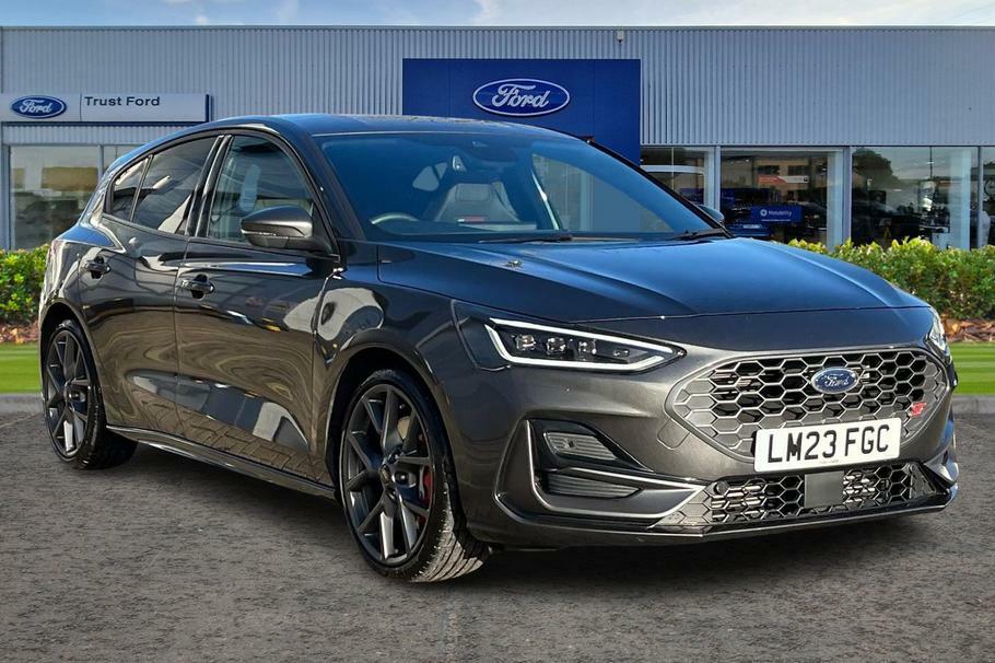 Compare Ford Focus 2.3 Ecoboost St LM23FGC 
