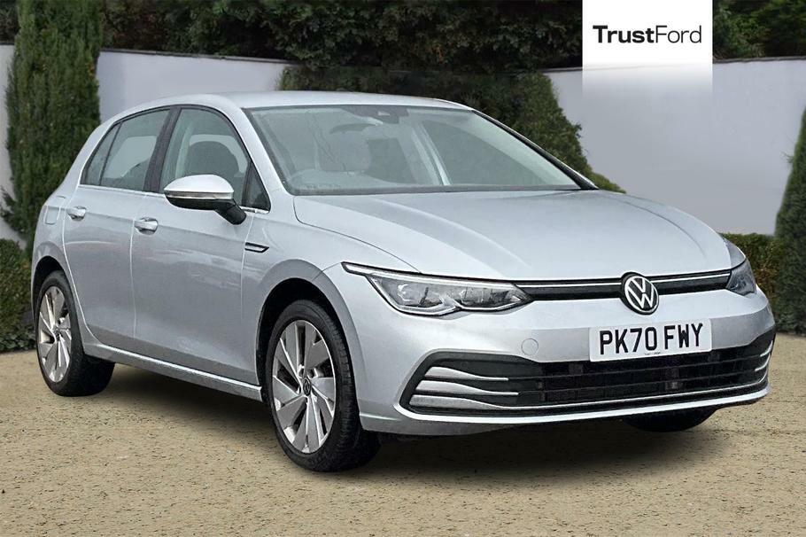 Compare Volkswagen Golf Style 1.5 Tsi With Discovery Nav Pro PK70FWY Silver