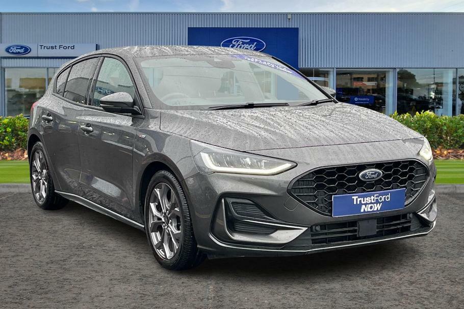 Compare Ford Focus St-line - Facelift Model, Full Service History, Fr MA22BWD Grey