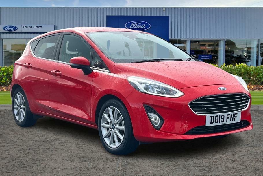Compare Ford Fiesta 1.0 Ecoboost Titanium DO19FNF Red