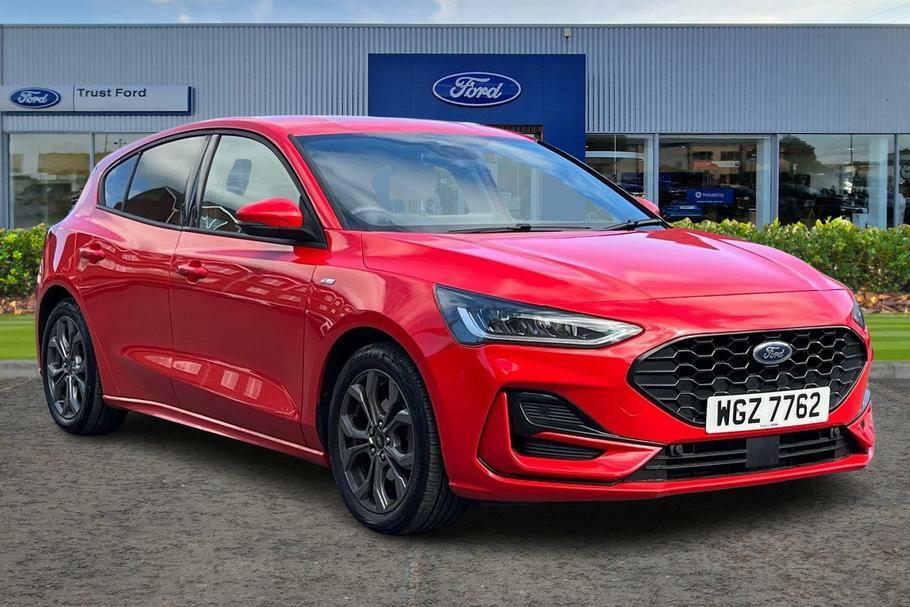 Compare Ford Focus 1.0 Ecoboost St-line WGZ7762 Red