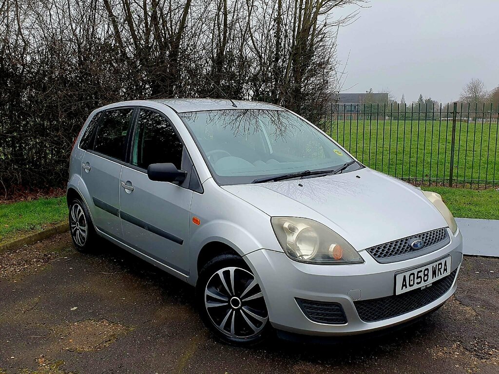 Compare Ford Fiesta 1.25 Style Climate AO58WRA Silver