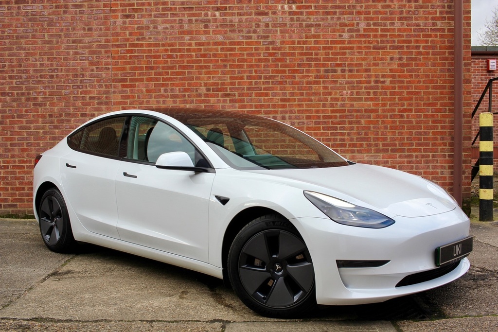 Compare Tesla Model 3 Saloon GF71YVX White