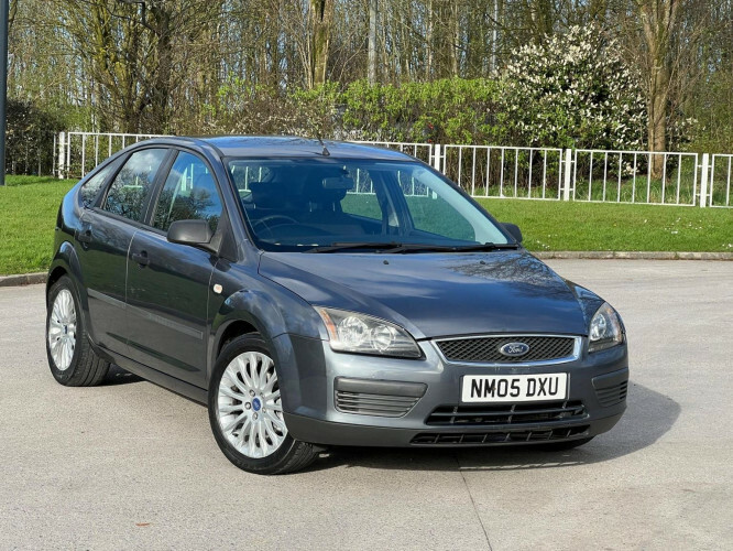 Compare Ford Focus 1.6 LX NM05DXU Grey