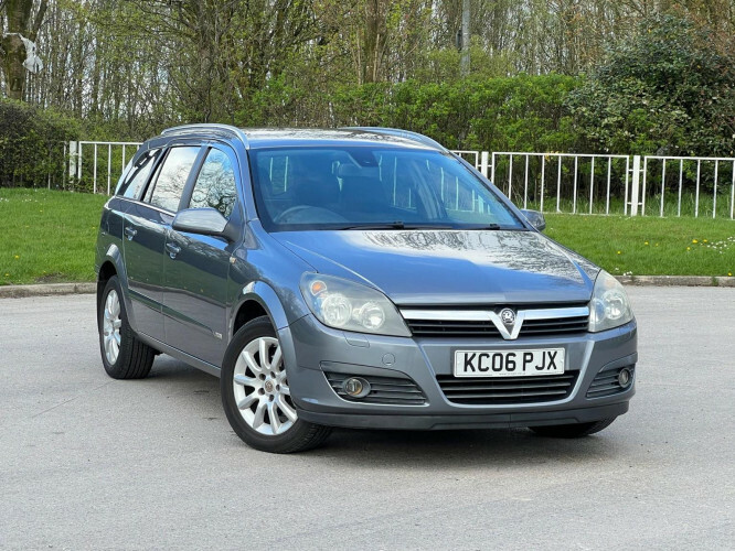 Compare Vauxhall Astra 1.8I 16V Design KC06PJX Grey