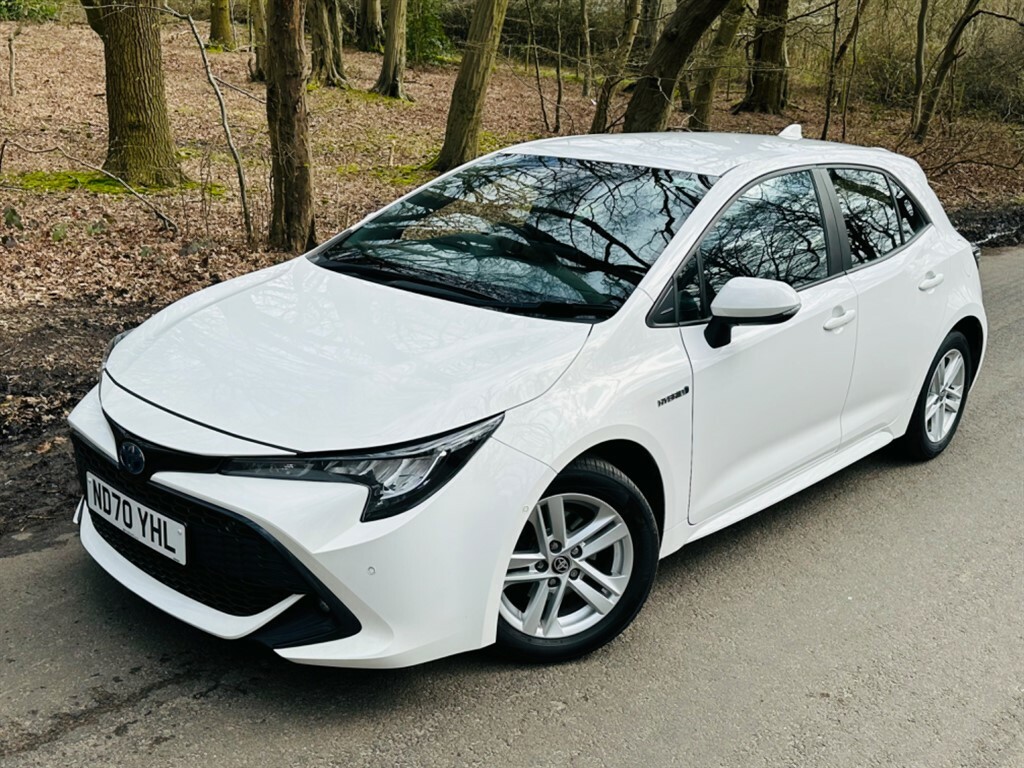 Compare Toyota Corolla 1.8L 1.8 Vvt-h Gpf Icon Tech Hatchback ND70YHL White