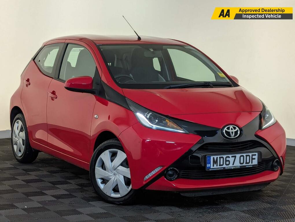 Compare Toyota Aygo 1.0 Vvt-i X-play Euro 6 MD67ODF Red