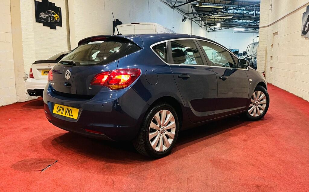 Compare Vauxhall Astra Hatchback 1.6 16V Elite Easytronic Euro 5 201 GF11VKL Blue