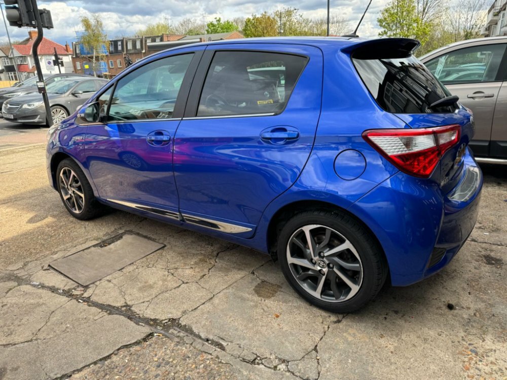 Compare Toyota Yaris 1.5 Vvt-h Excel E-cvt Euro 6 Ss 15In Alloy KM67XRH Blue