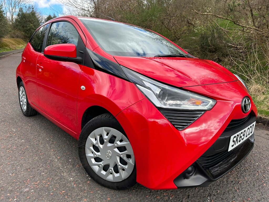 Compare Toyota Aygo Vvt-i X-play SK69CCO Red