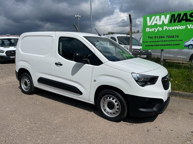 Compare Vauxhall Combo 1.5L L1h1 2300 Dynamic 0D 101 Bhp LD21SYK White