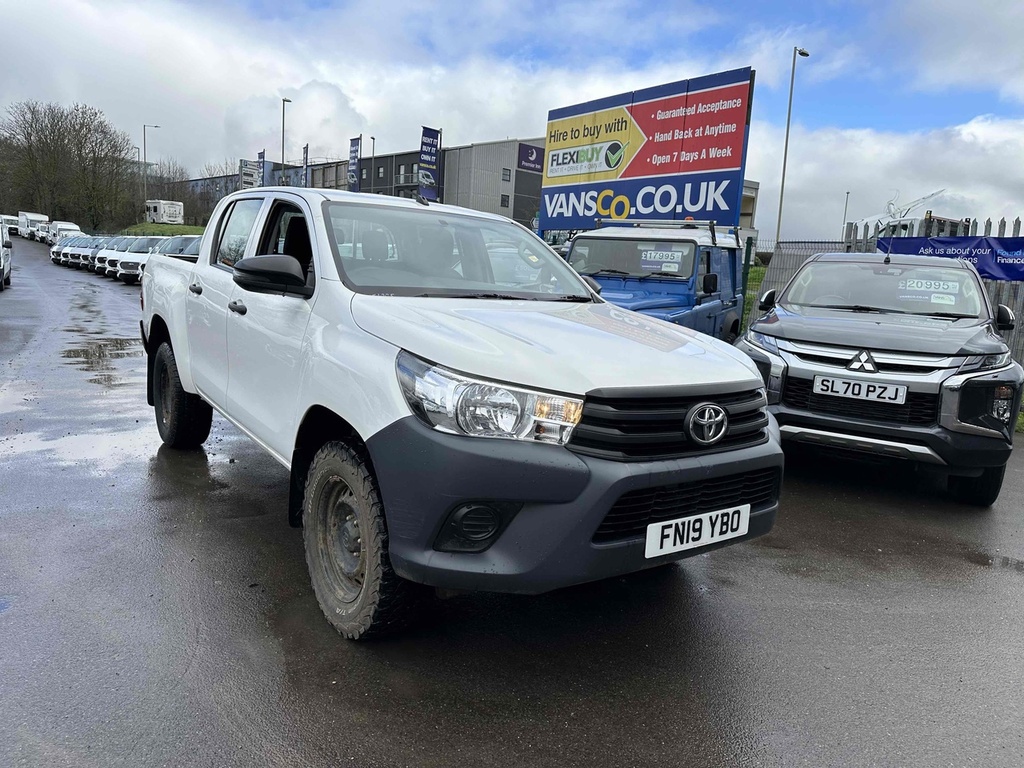 Compare Toyota HILUX D-4d Active Fn19ybo Ulez FN19YBO White
