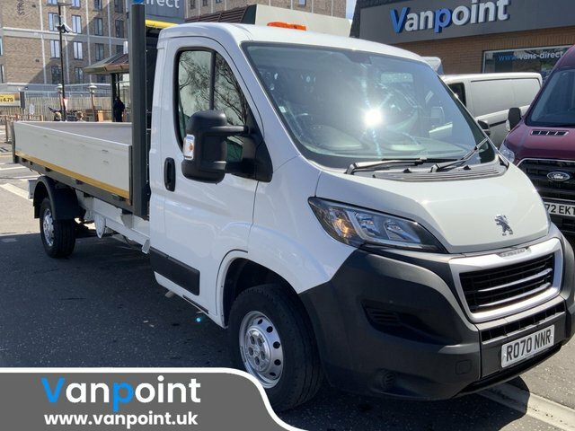 Compare Peugeot Boxer 2.2 Bluehdi Dropside 335 L3 163 Bhp 1 Owner RO70NNR White