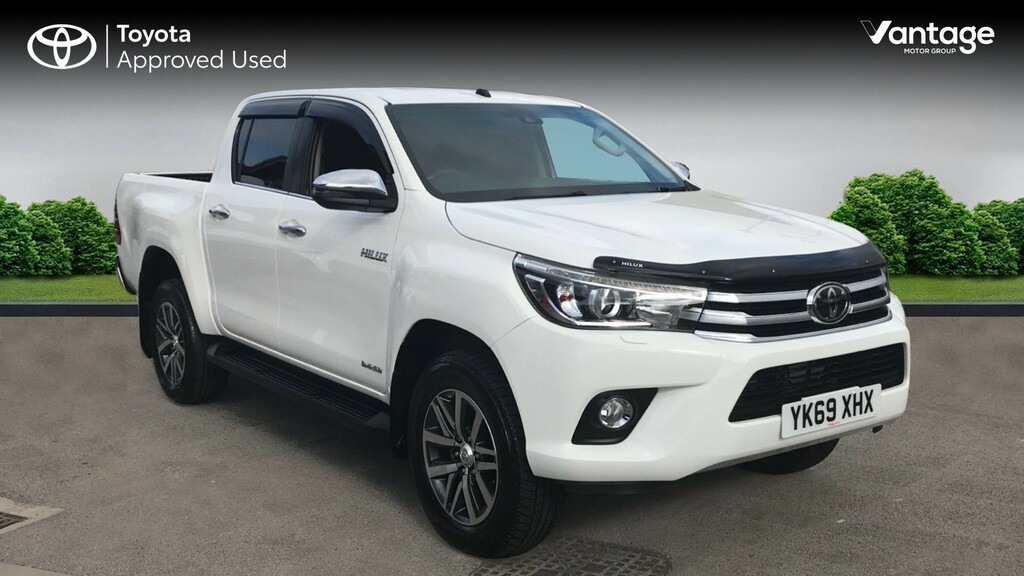 Compare Toyota HILUX 2.4 D-4d Invincible 4Wd Euro 6 Ss Tss YK69XHX White