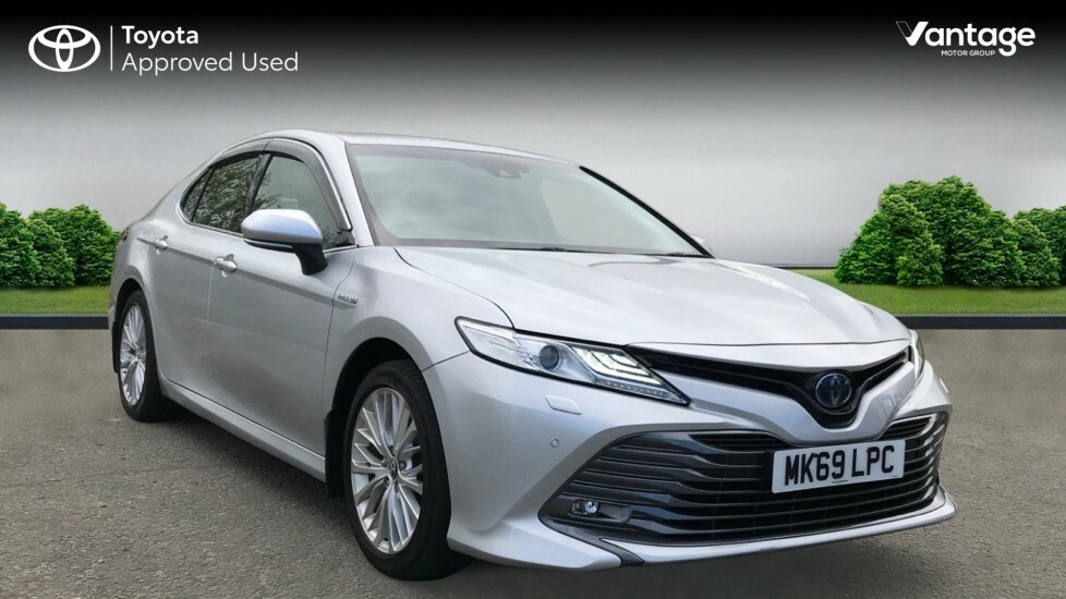 Compare Toyota Camry 2.5 Vvt-h Excel Cvt Euro 6 Ss MK69LPC Silver