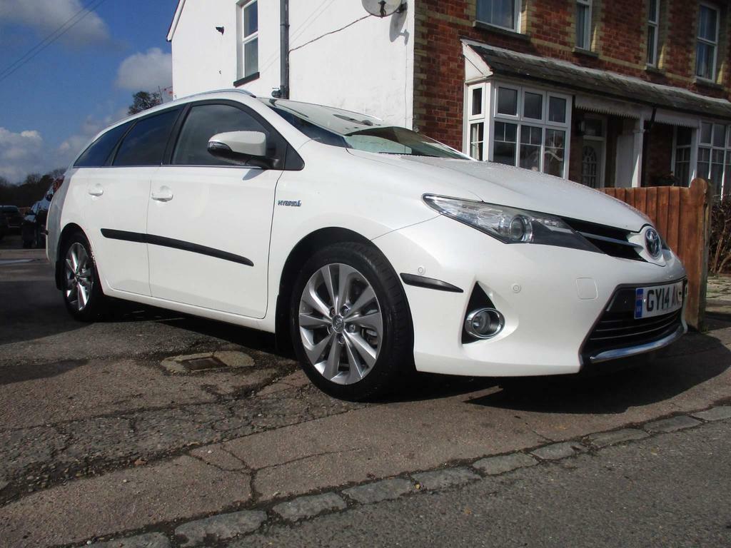 Compare Toyota Auris 1.8 Vvt-h Excel Touring Sports Cvt Euro 5 Ss GY14AKN White