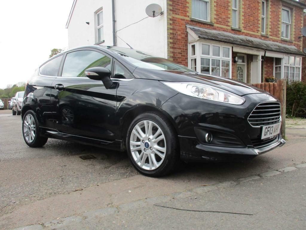Compare Ford Fiesta 1.0T Ecoboost Zetec Euro 5 Ss GF13AAY Black